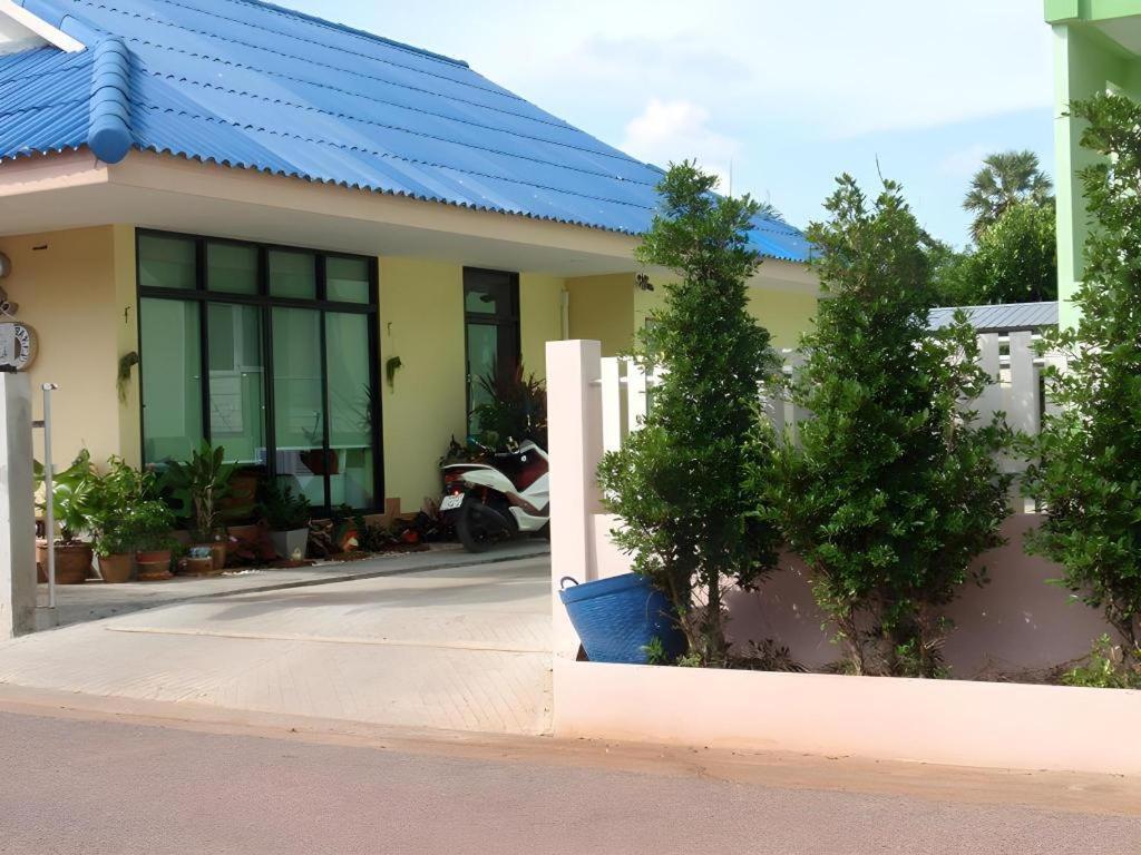 Yamjan Place Сурат Тхани Екстериор снимка