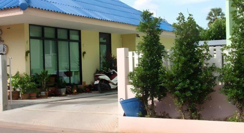 Yamjan Place Сурат Тхани Екстериор снимка