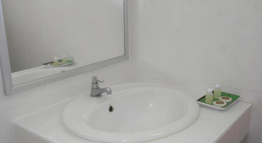 Yamjan Place Сурат Тхани Екстериор снимка
