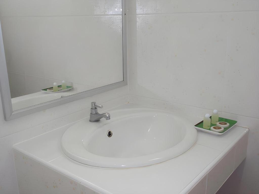 Yamjan Place Сурат Тхани Екстериор снимка