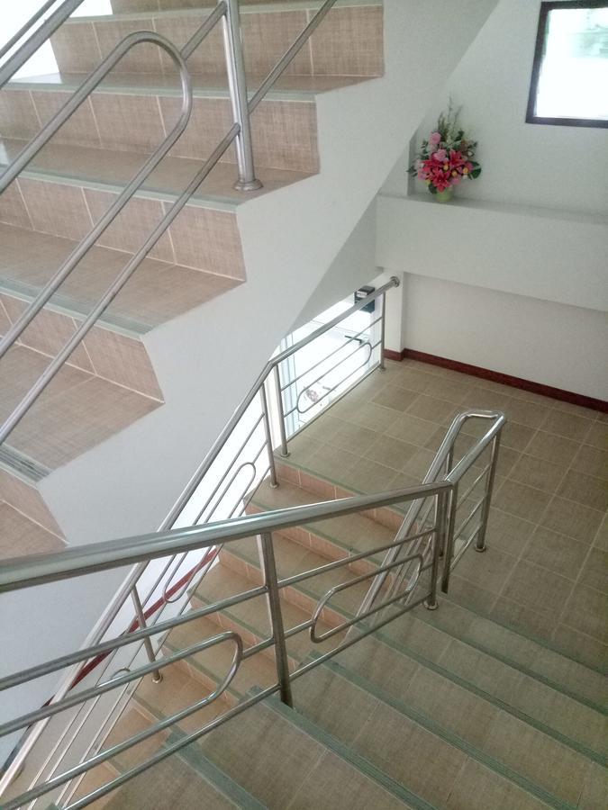 Yamjan Place Сурат Тхани Екстериор снимка
